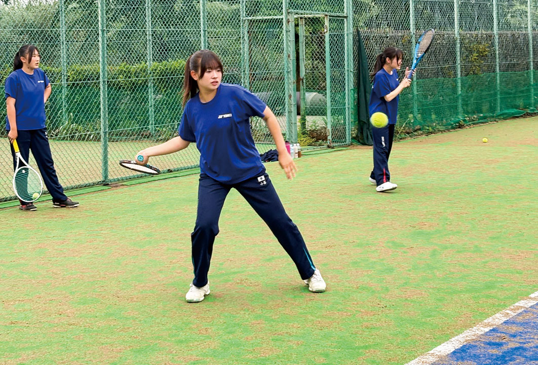 女子硬式テニス部